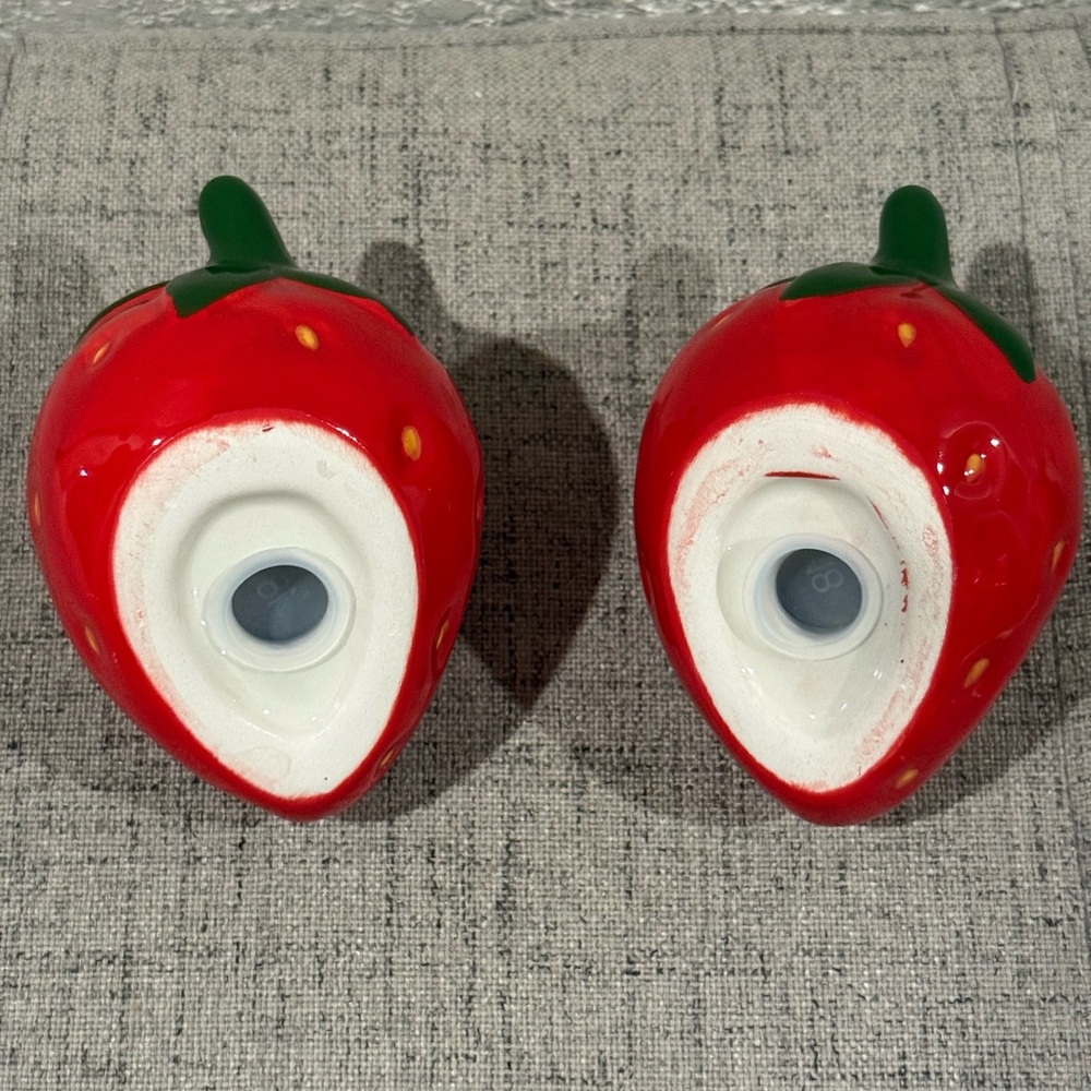 Strawberry Ceramic Salt & Pepper Shakers - Red - Picture 3 of 6